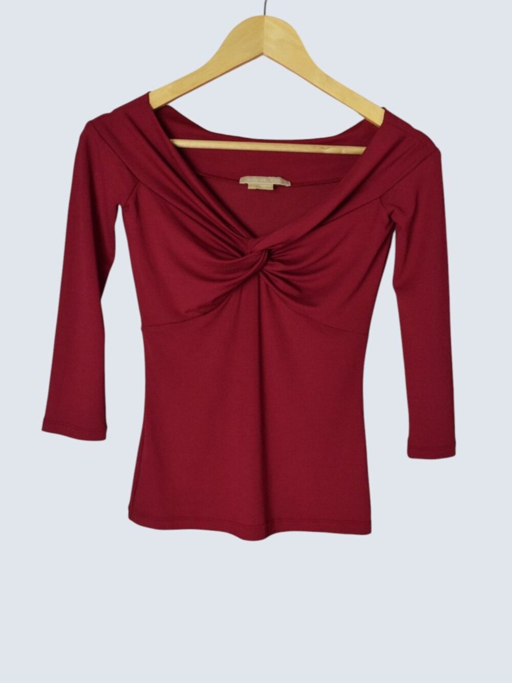 MICHAEL KORS COLLECTION DARK RED STRETCH V-NECK 3/4 SLEEVE TOP - Picture 2 of 6